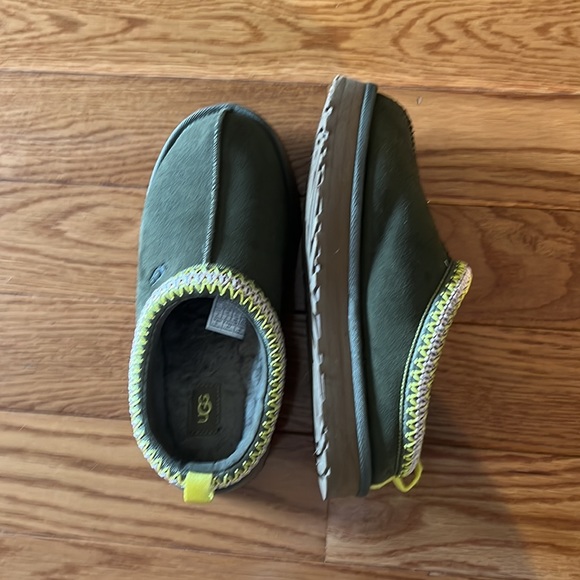 UGGS! Size: size 5.5 Style: Tasman slippers Color: (olive) - Picture 3 of 4
